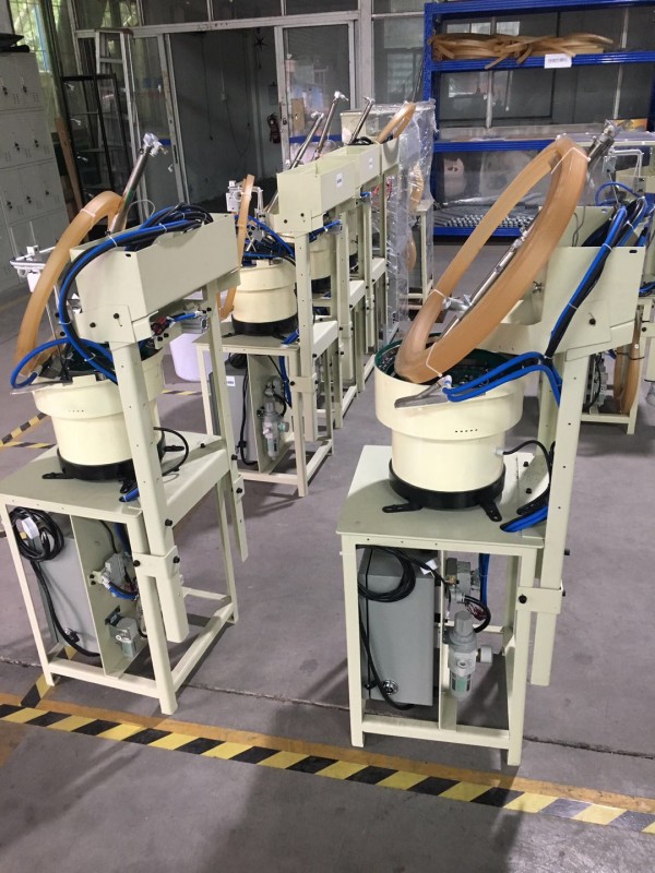 螺母輸送機